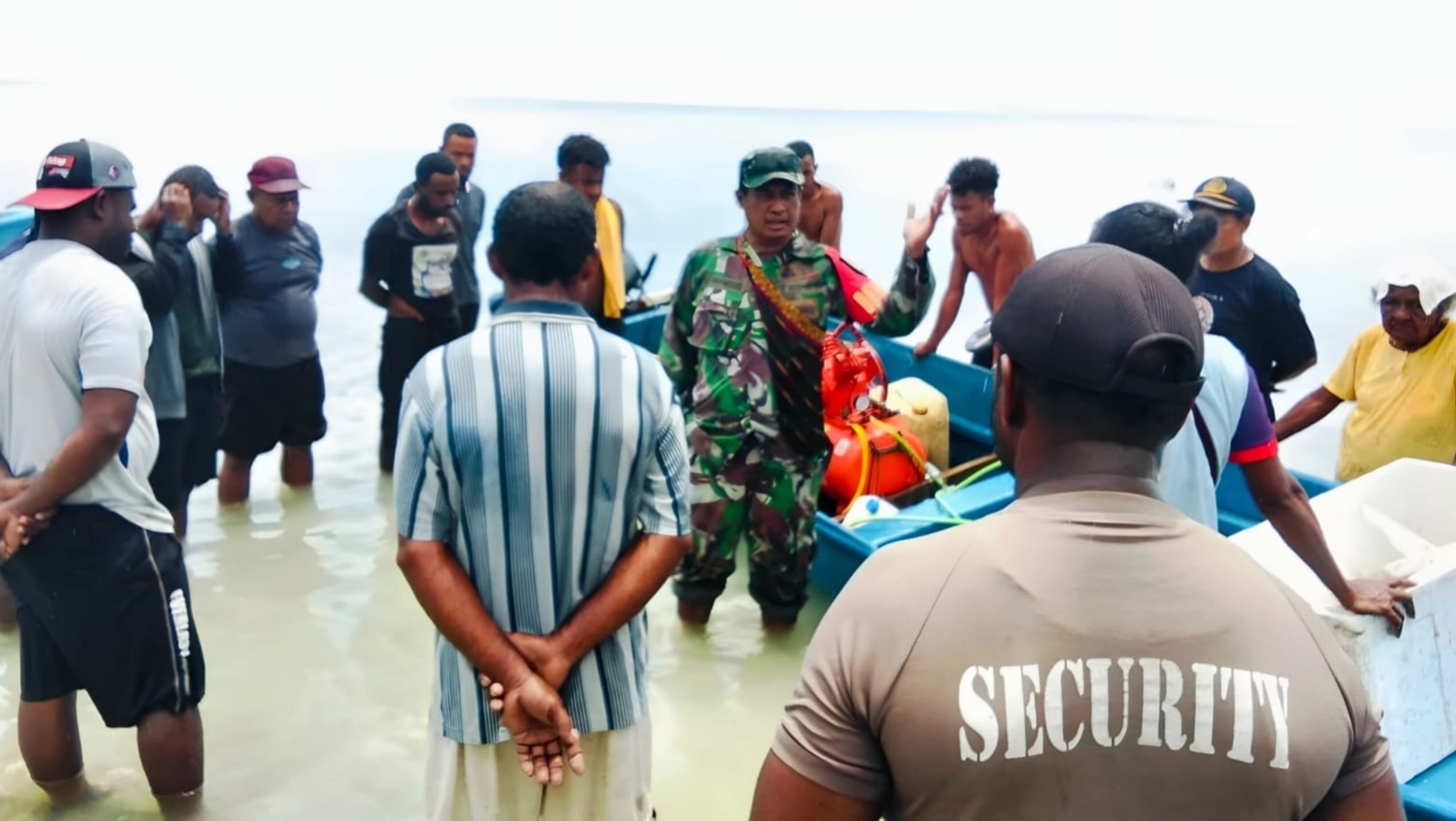 Babinsa Numfor Gagalkan Penangkapan Teripang dan Lumba-Lumba Menggunakan Kompresor
