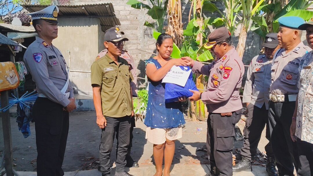 Pasca-Puting Beliung, Kapolsek Gilimanuk Beri Bantuan ke Korban