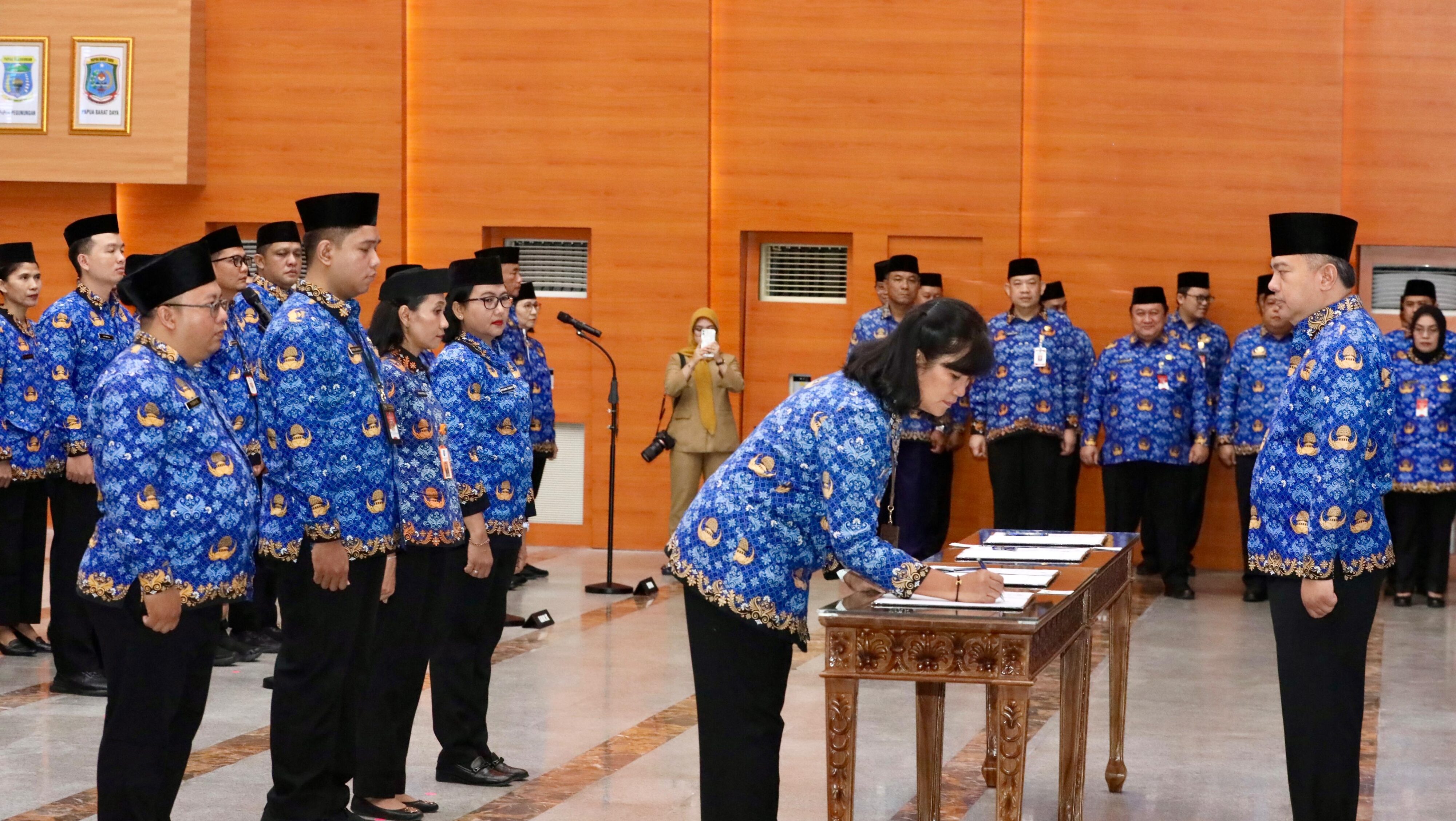 Lantik 1.256 PPPK dan 47 Pejabat Fungsional, Sekjen Kemendagri Tegaskan Budaya Tanggung Jawab dalam Bekerja