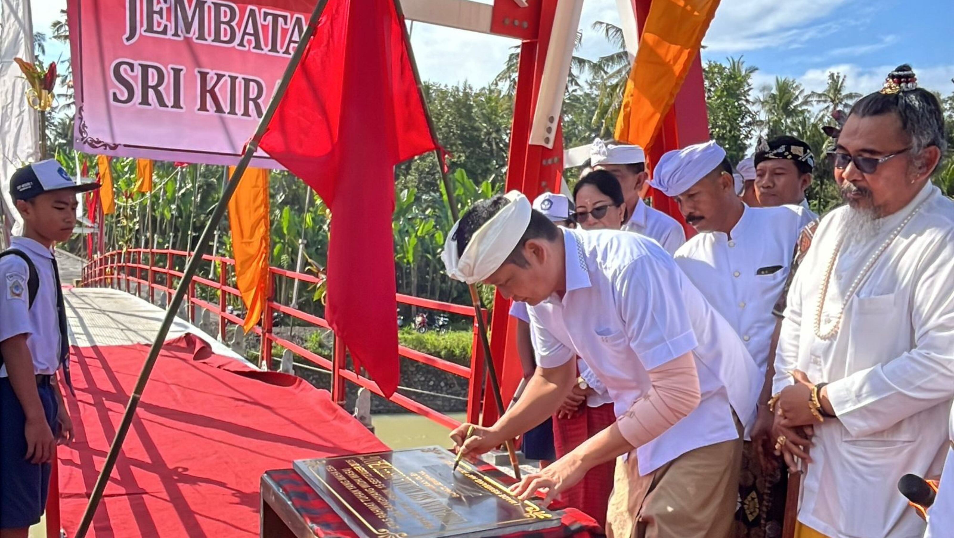 Jembatan Gantung Yehembang Diresmikan, Permudah Akses Siswa Ke Sekolah