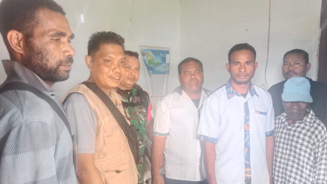 Babinsa Biak Kota Dampingi Penyaluran Bantuan Beras Pangan Nasional