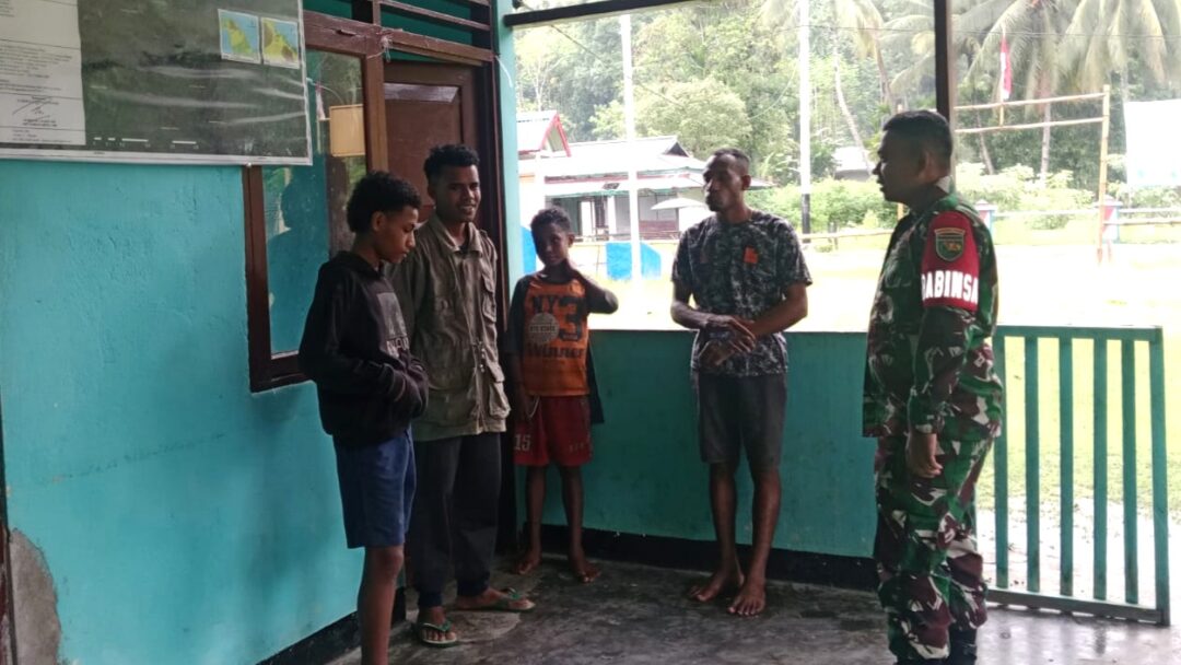 Bangun Keakraban, Babinsa Warsa Aktif Jalin Komsos dengan Warga