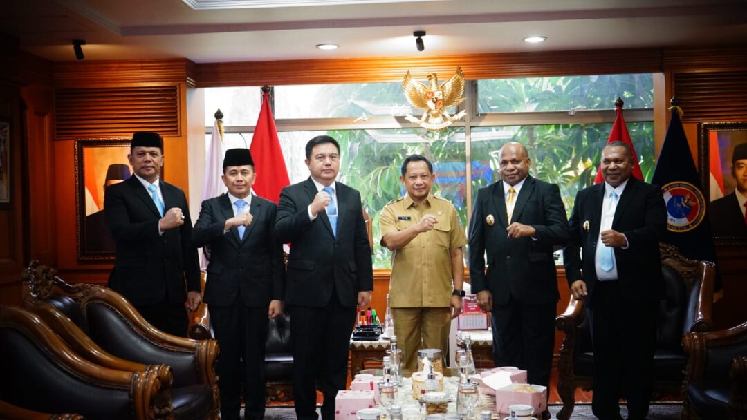 Meski Belum Berkantor Di Gubernuran, Mathius Fakhiri -Aryoko Rumaropen Sudah Tunjukkan Kerja Nyata