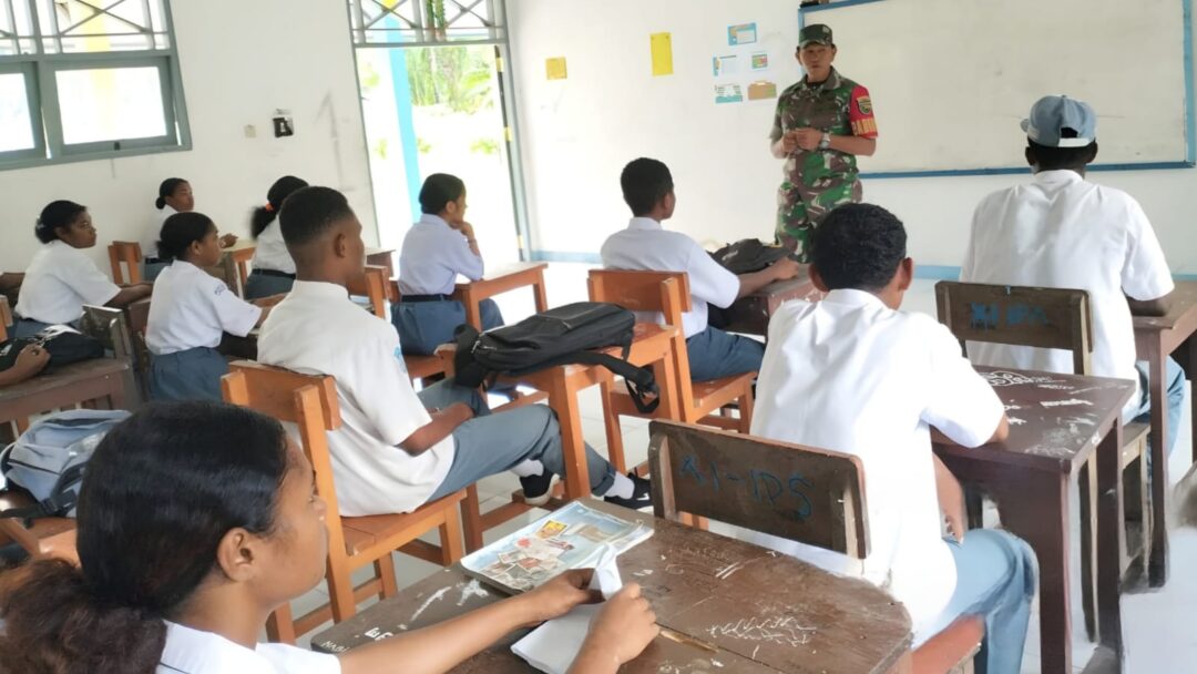 Bentuk Generasi Muda Hebat, Babinsa Berikan Materi Wasbang kepada Pelajar SMA