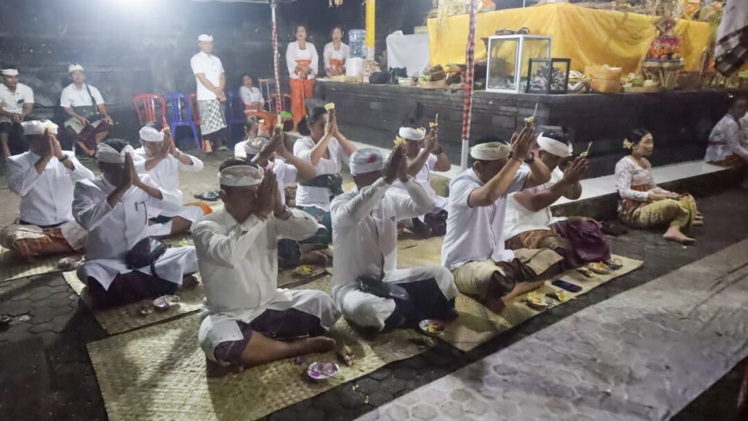 Bupati Kembang Hadiri Puncak Karya Piodalan Jelih Wrespati Kalpa Catur Rebah Di Pura Dalem Tibu Tanggang