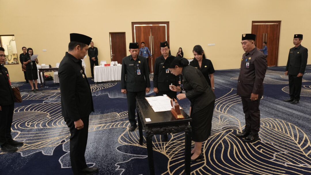 Enam Pejabat Pimpinan Tinggi Pratama Dirotasi, Bupati Kembang : Bangun Konektivitas Dan Ciptakan Inovasi