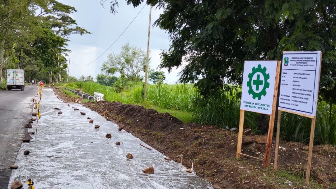 Tingkatkan Akses Dan Keselamatan, Dinas PUPR Magetan Lakukan Pelebaran Jalan Bupati Sudibyo