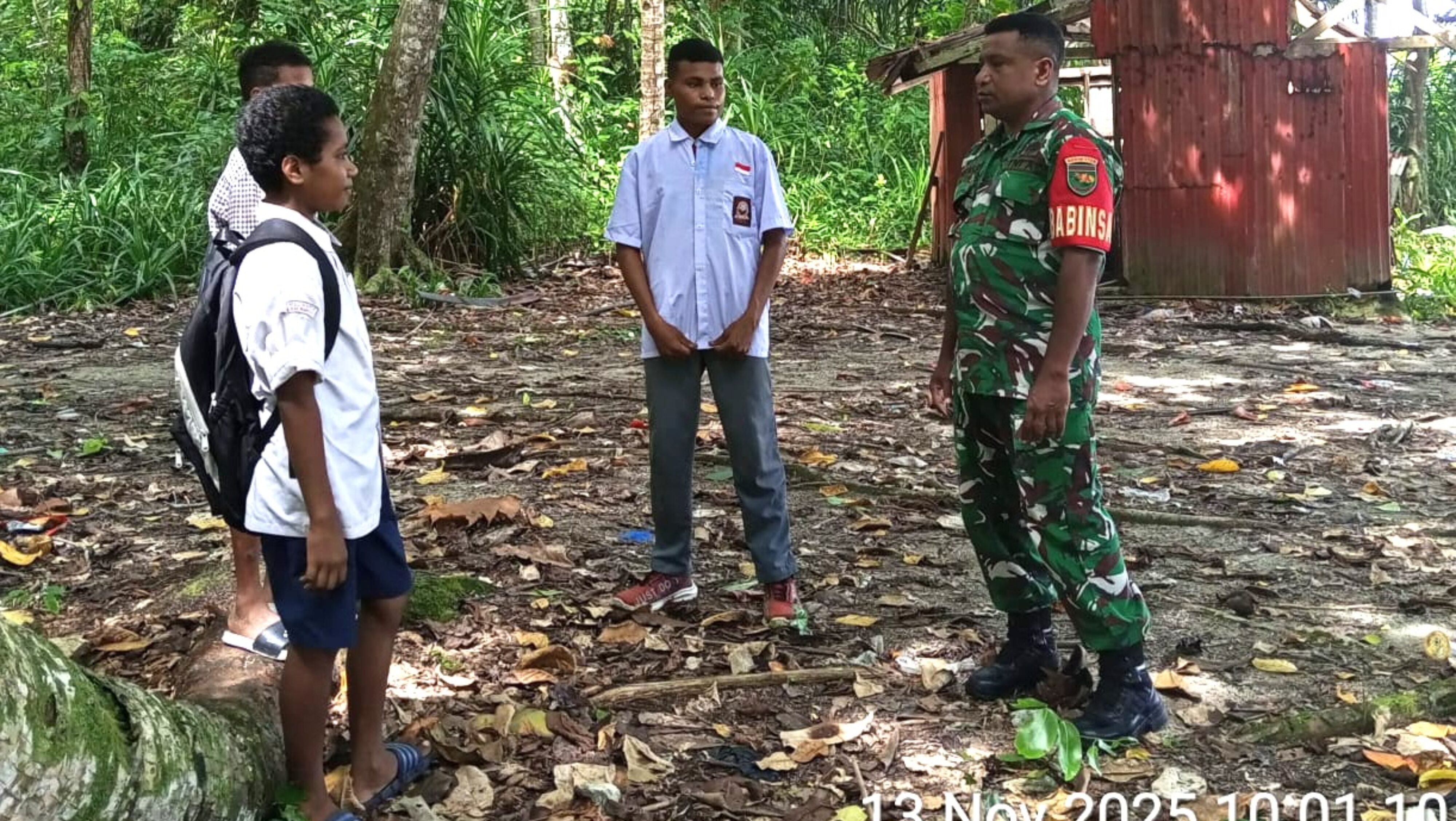 Babinsa Warsa Tanamkan Semangat Belajar dan Cinta Tanah Air kepada Siswa