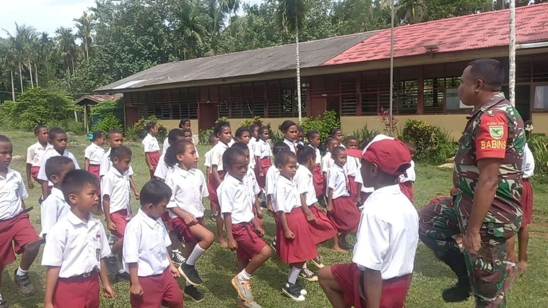 Bentuk Mental dan Kedisiplinan, Babinsa Latih PBB Siswa SD Inpres Sunde