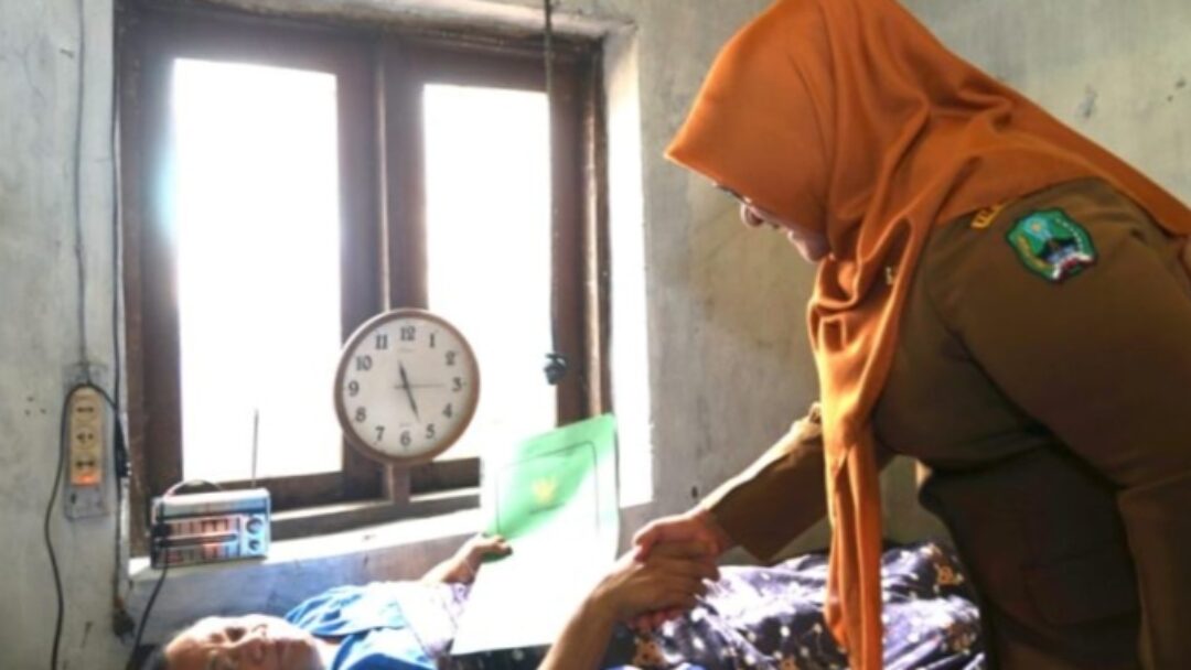 Bupati Magetan Turun Ke Plaosan, Bantu Warga Lumpuh
