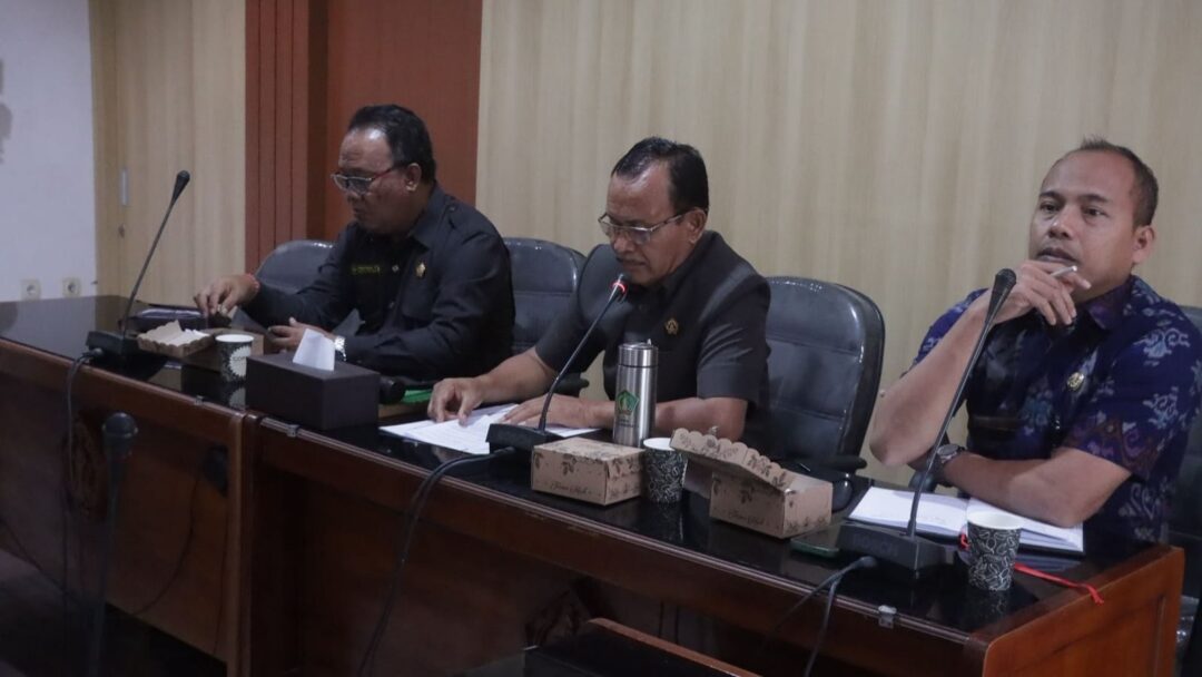 Dua Ranperda Inisiatif Komisi Ditetapkan Dalam Rapat Paripurna DPRD Jembrana
