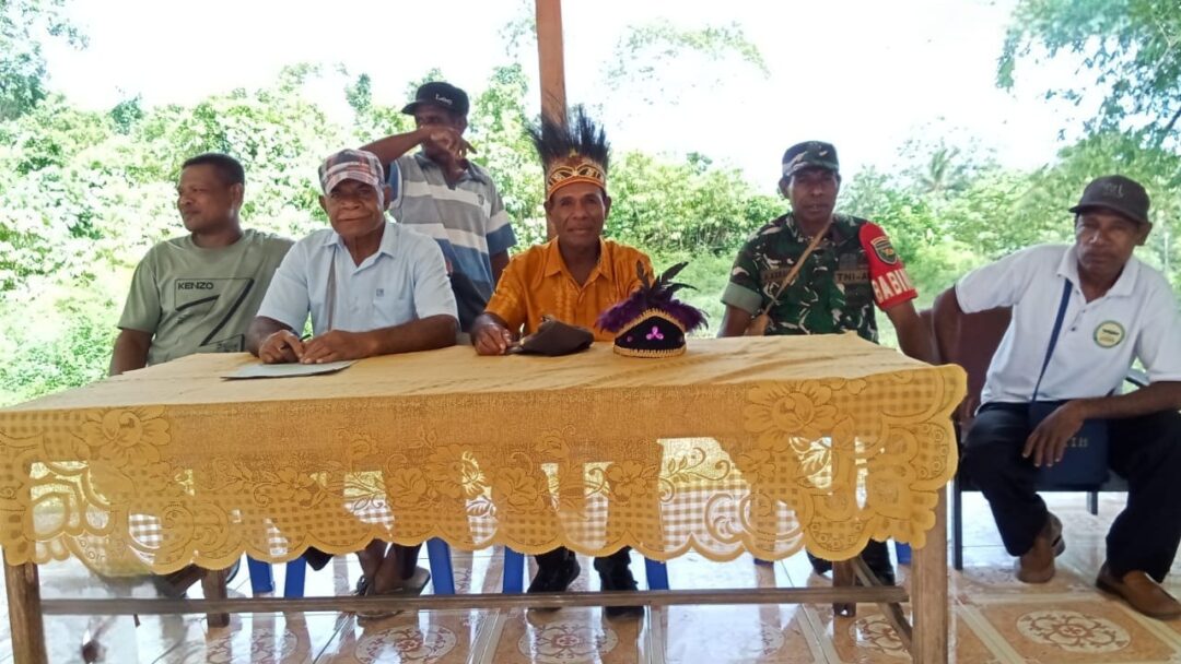 Babinsa Biak Utara Hadiri Undangan Pendampingan Kampanye Pilkades di Kampung Warbon