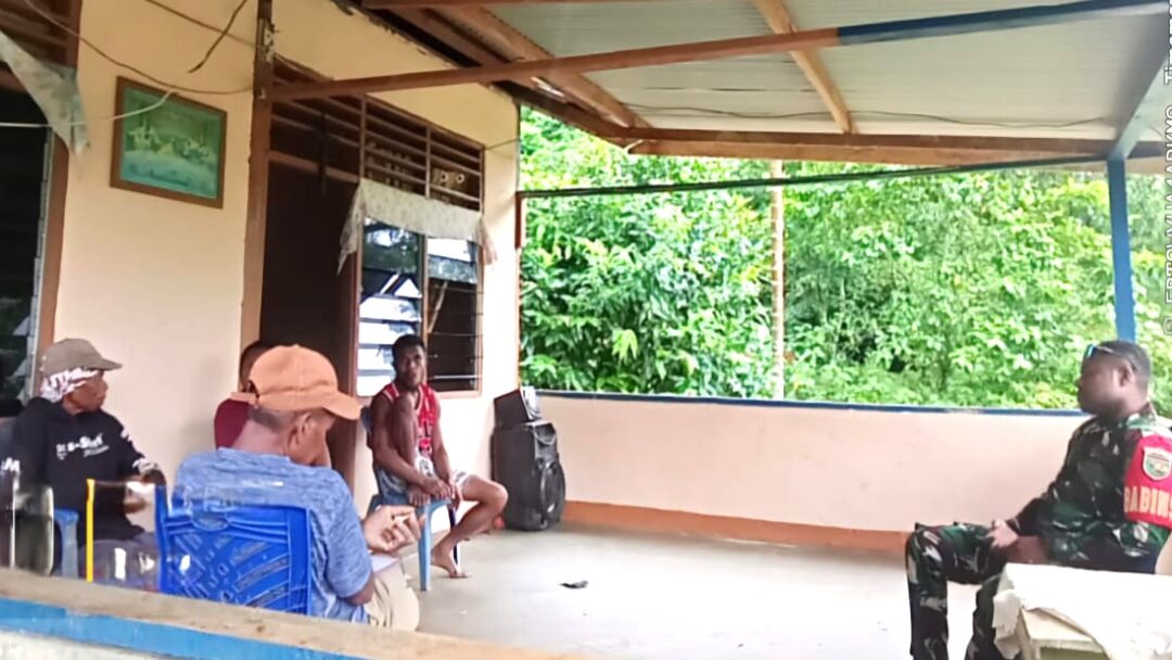 Babinsa Biak Barat Ciptakan Keakraban dengan Warga Binaan