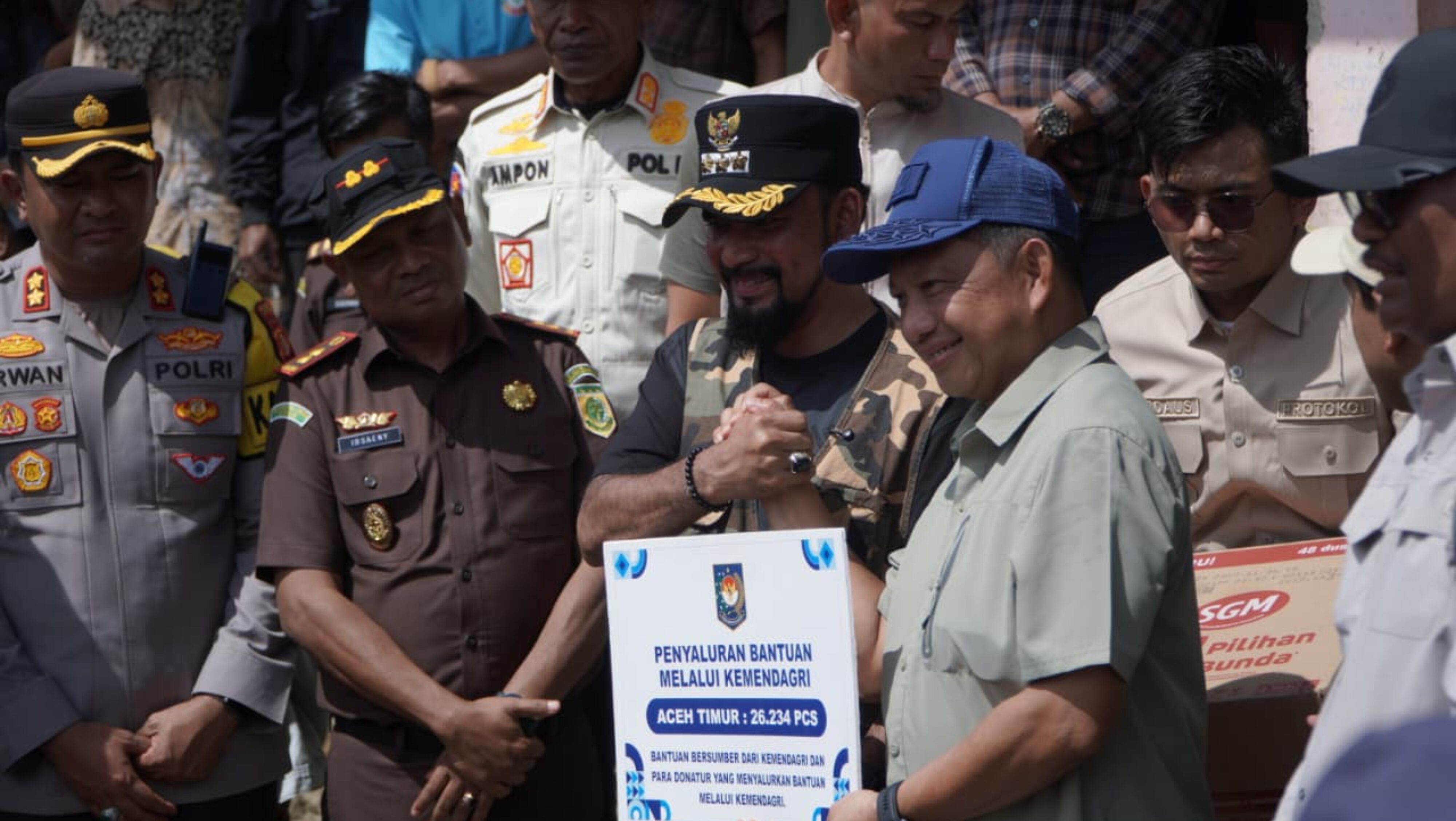 Dari Aceh Tamiang, Mendagri Bertolak ke Aceh Timur Serahkan Bantuan