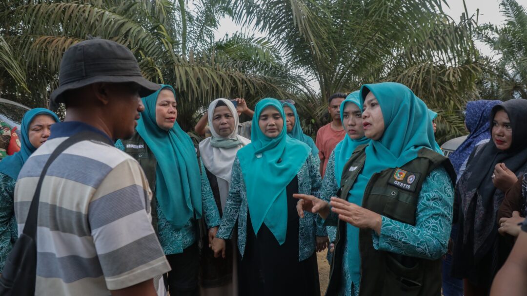 Percepat Penyaluran Bantuan, Kemendagri dan TP PKK Tembus Daerah Terisolasi di Aceh Timur