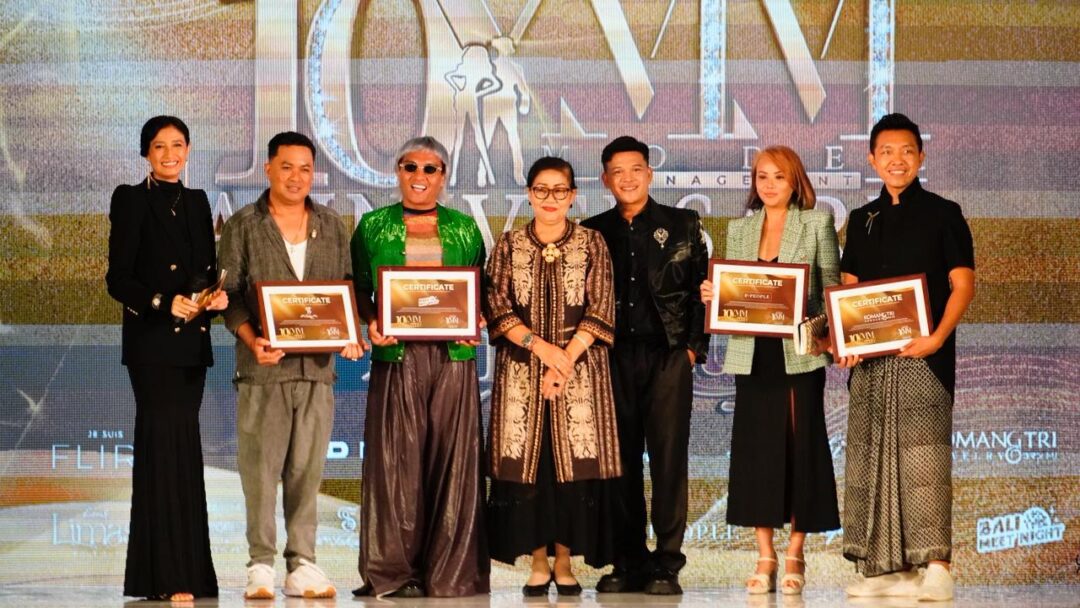 Ibu Putri Koster Dorong Kain Tenun Endek Bali Tembus Dunia Modeling Internasional