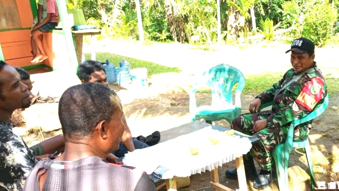 Jelang Tahun Baru, Babinsa Numfor Gelar Komsos Bersama Masyarakat 