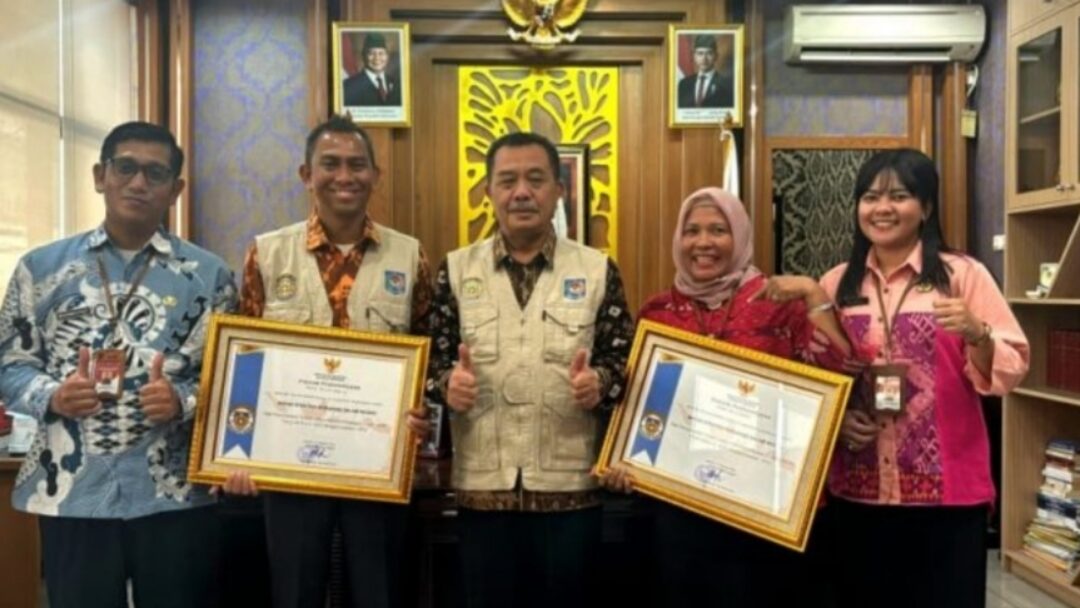 BSKDN Kemendagri Terima Penghargaan Atas Capaian 100 Persen Penyelesaian TLHP BPK RI