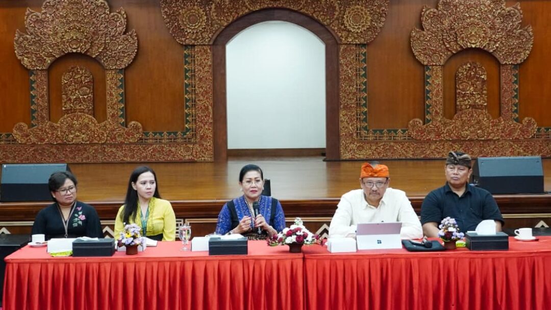 Ibu Putri Koster Pastikan Kualitas dan Harga Wajar Produk IKM Bali Bangkit