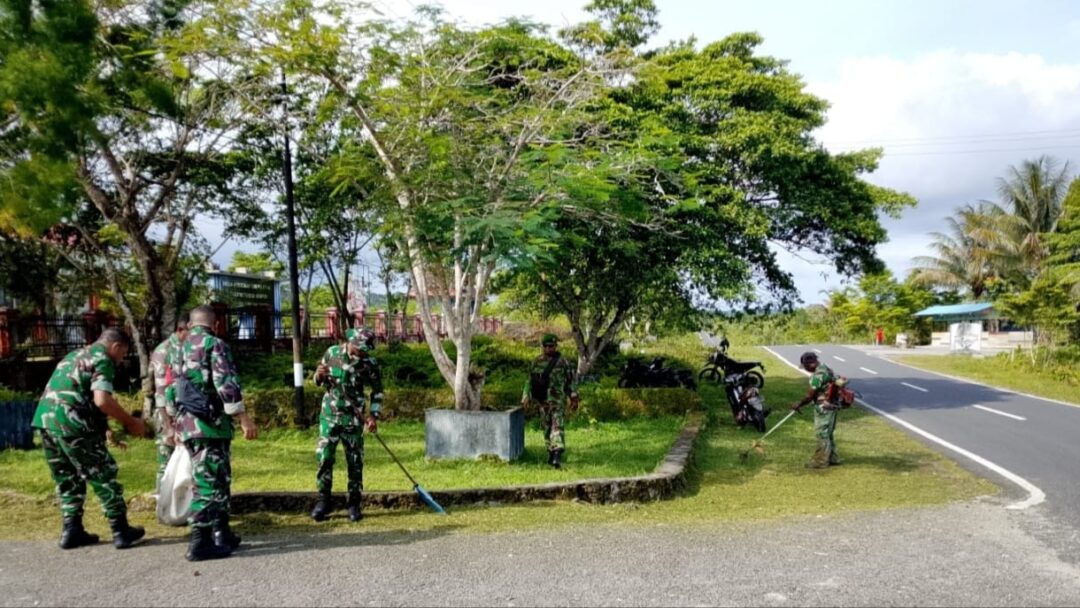 Jelang Kunjungan Wapres RI, Babinsa Posramil 01 Biak Timur Laksanakan Karya Bakti