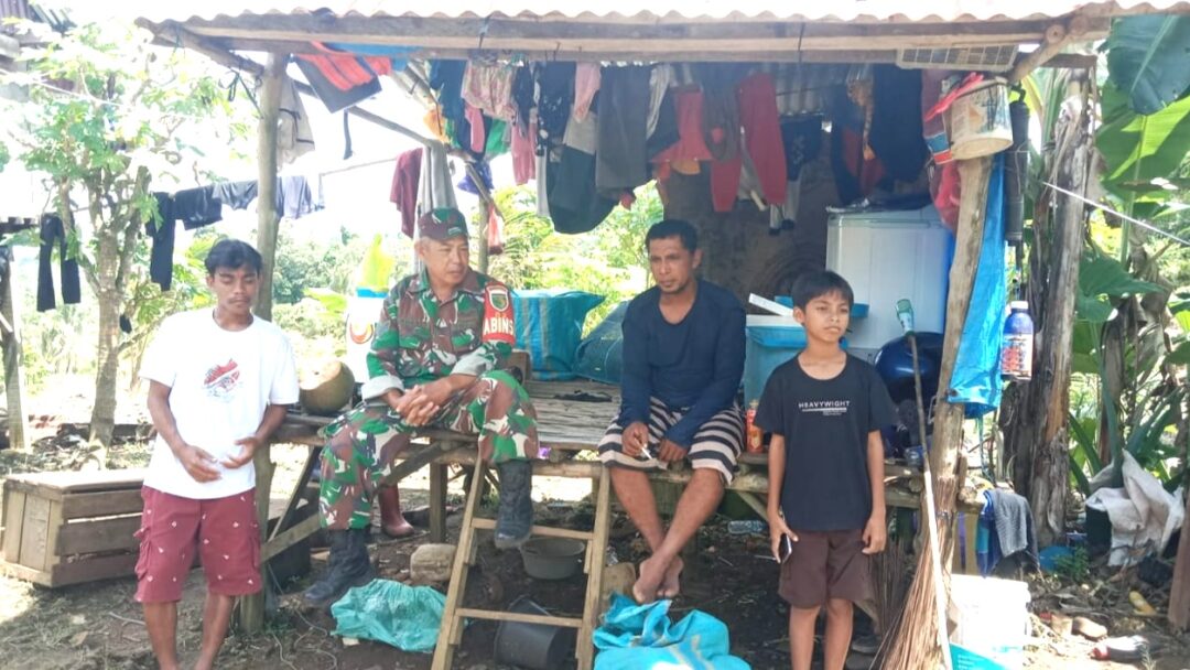 Lewat Komsos, Babinsa Biak Utara Jalin Keakraban dengan Masyarakat