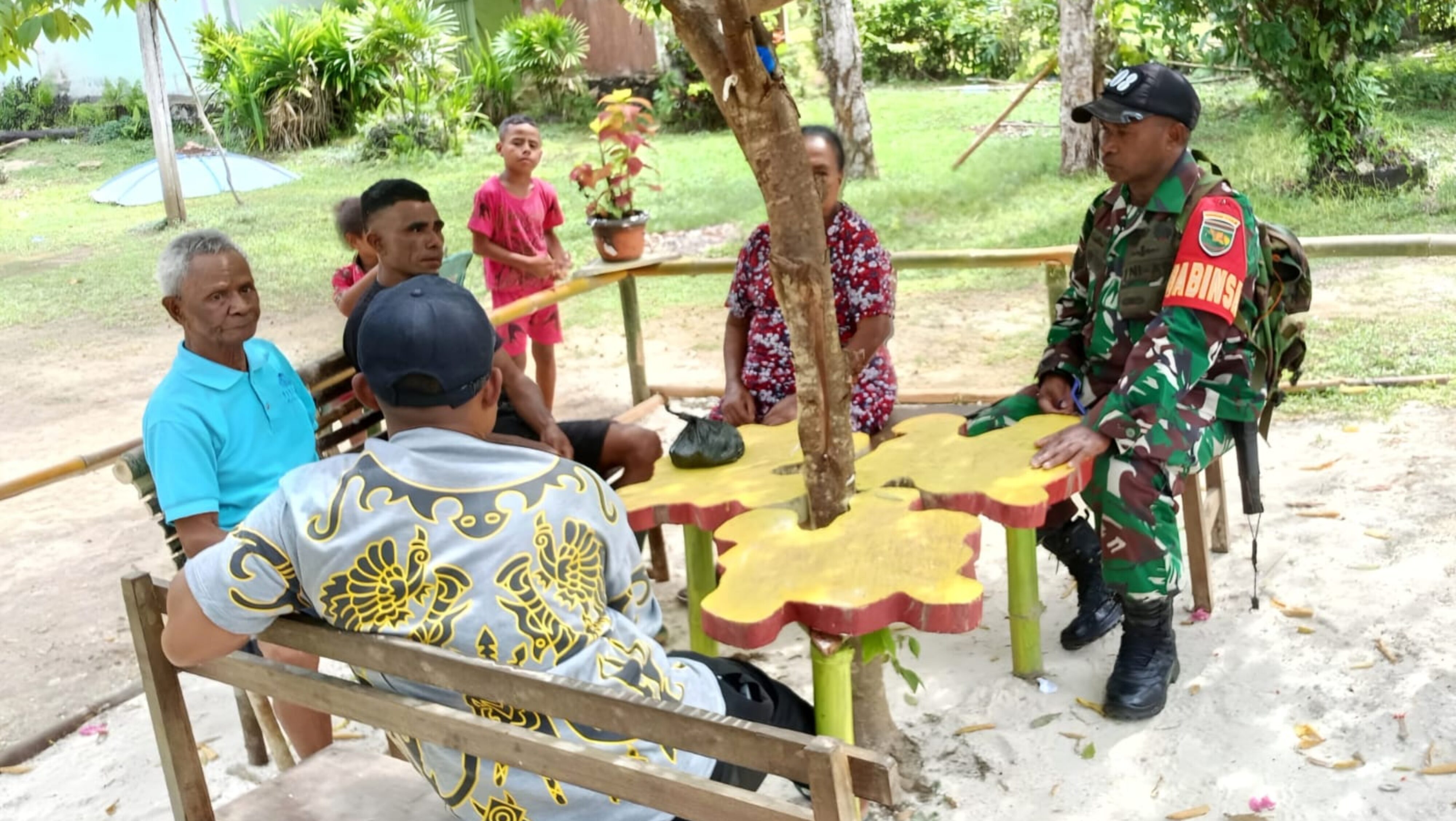 Babinsa Numfor Gelar Komsos Dorong Pembinaan Generasi Muda Sejak Dini