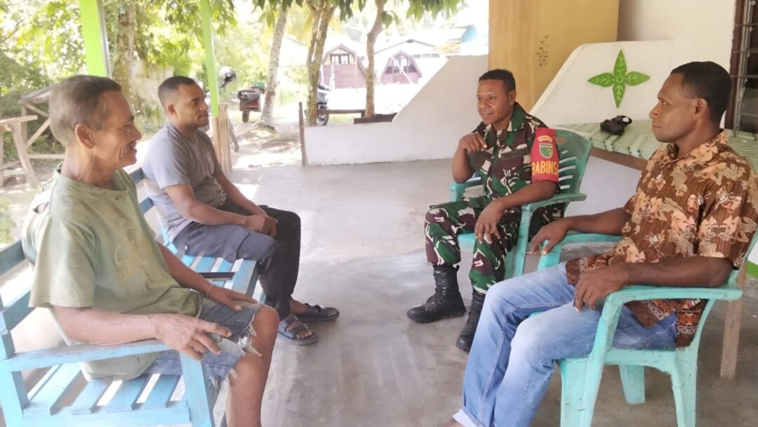 Babinsa Biak Kota Ajak Warga Jauhi Miras dan Jaga Keamanan Lingkungan