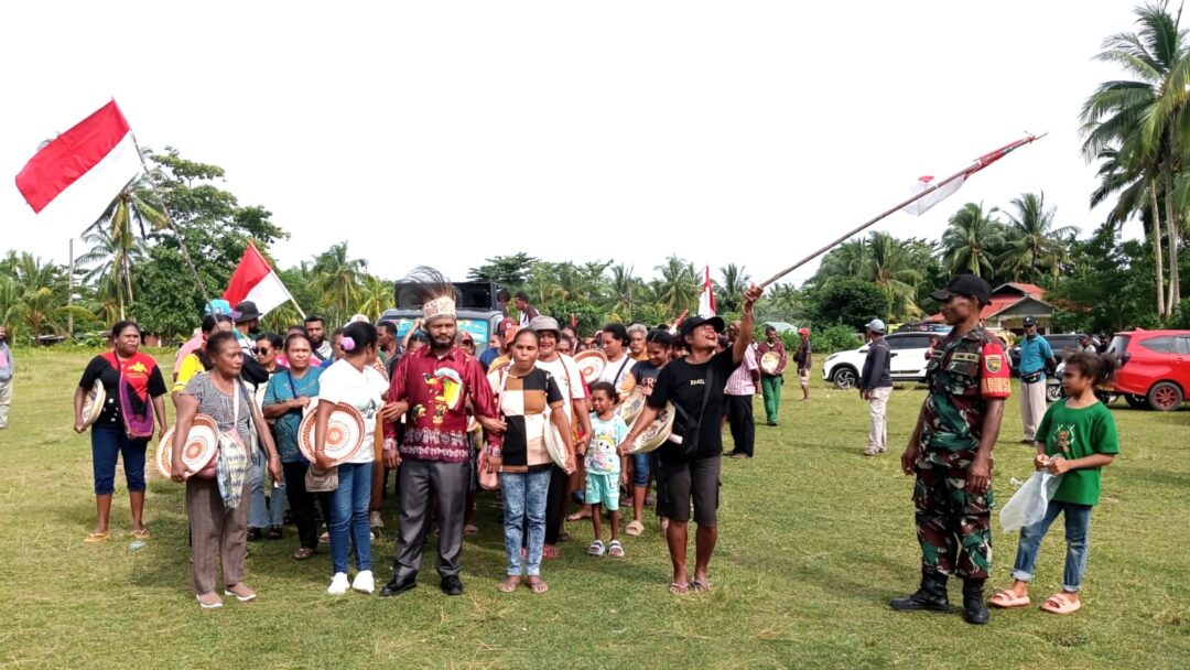 Lestarikan Adat Istiadat, Babinsa Dampingi Prosesi Mas Kawin di Kampung Sorido