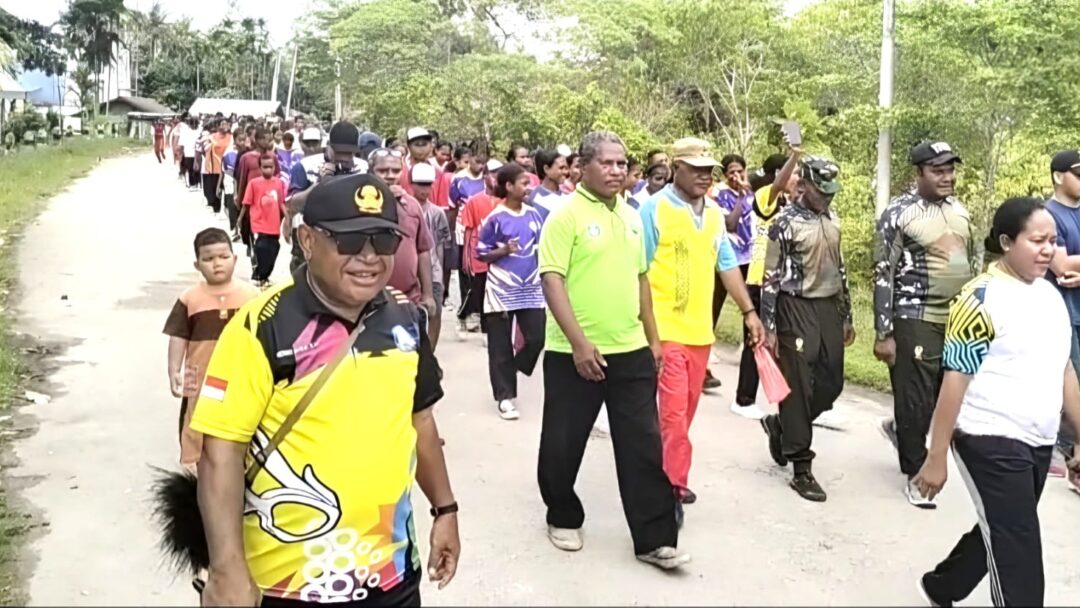 Pererat Kebersamaan, Koramil Supiori Selatan Ikut Jalan Santai HUT SMP YPK I Korido