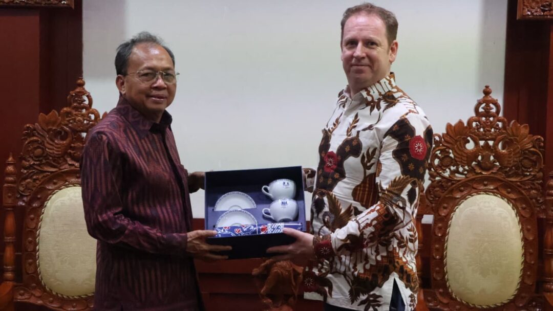 Gubernur Koster Terima Audiensi Wakil Dubes Inggris, Sepakat Perkuat Kerjasama Infrastruktur, Transportasi, Sampah, hingga Pendidikan