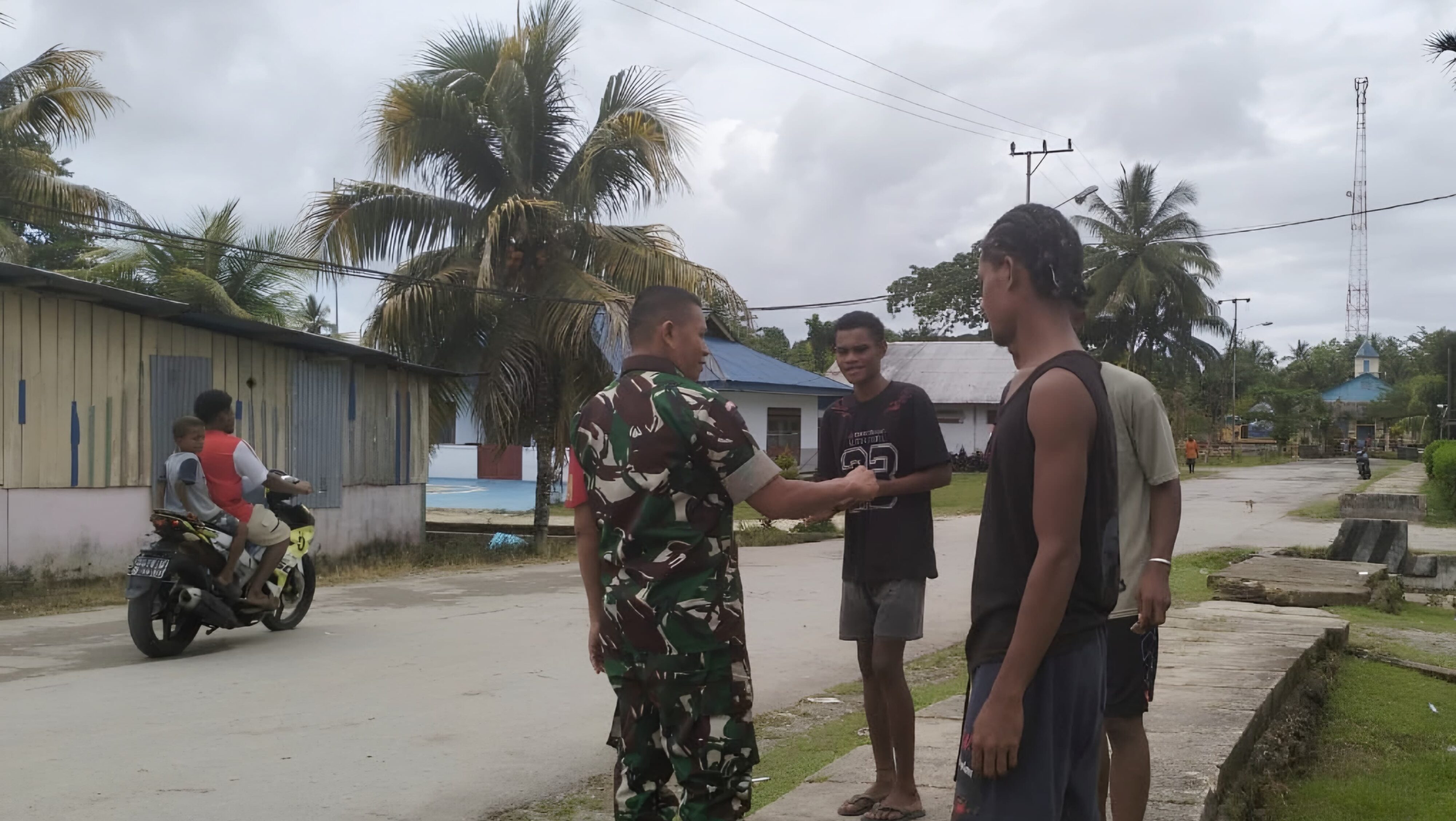 Bangkitkan Kepedulian Generasi Muda, Babinsa Ajak Pemuda Jaga Keamanan dan Jauhi Miras