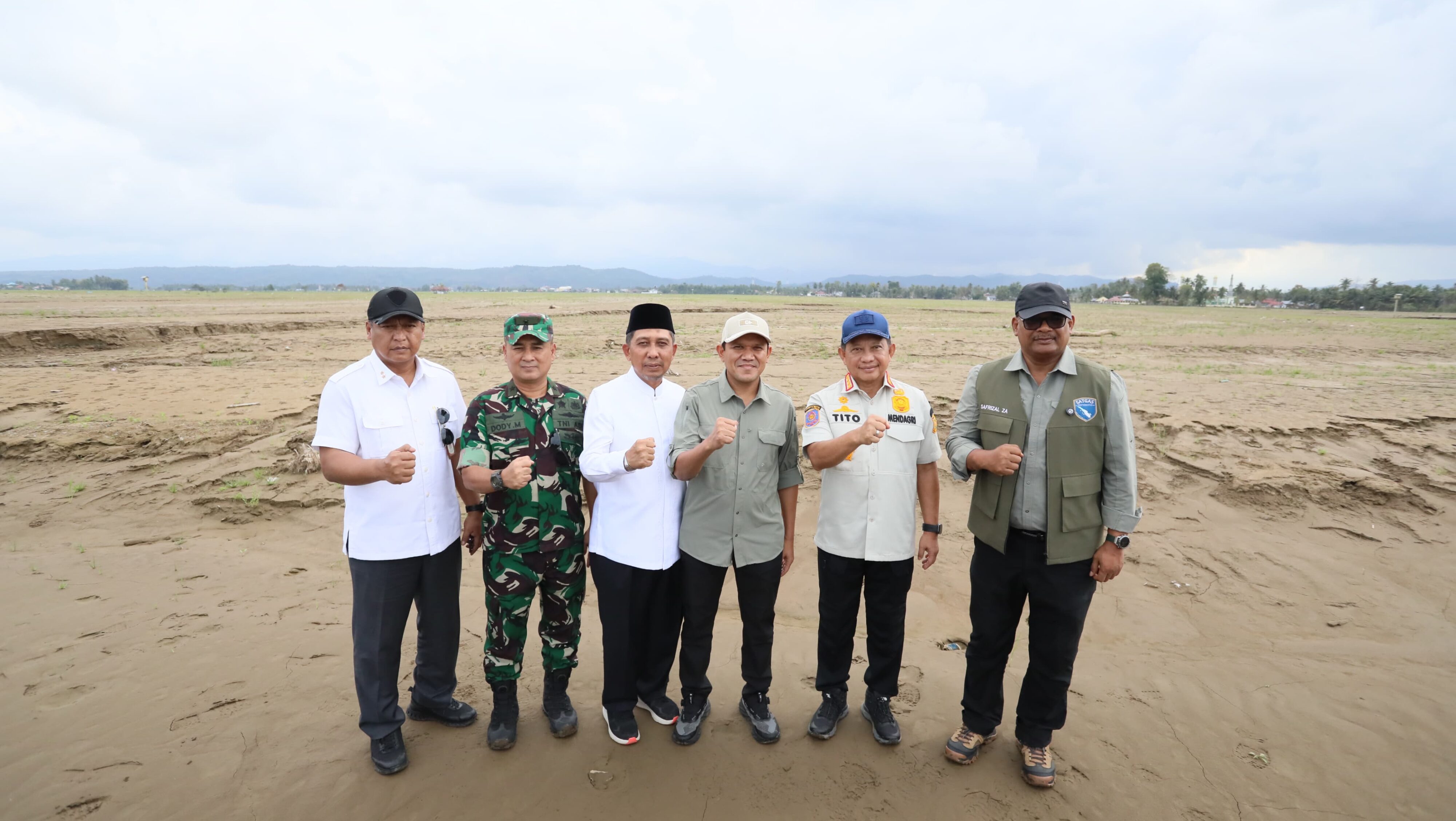 Tinjau Sawah Tertutup Lumpur di Pidie Jaya, Kasatgas Tito Sampaikan Pentingnya Dukungan Kementan
