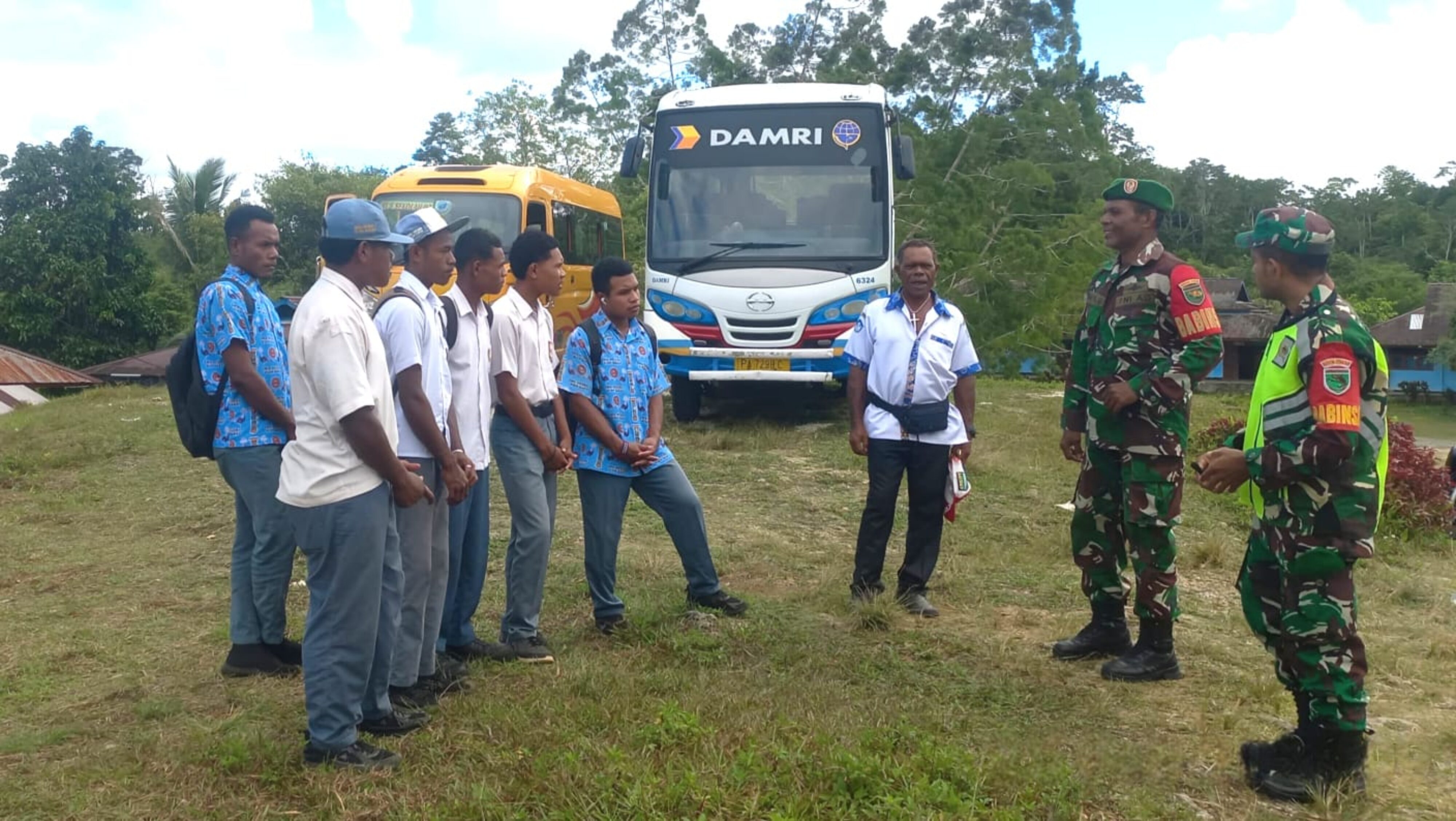 Bangun Karakter Generasi Muda, Babinsa Motivasi Siswa SMAN 1 Biak Barat