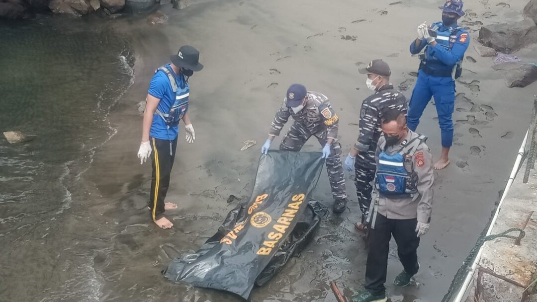 Geger! Jenazah Kembali Ditemukan di Selat Bali, Mengapung Dekat Mercusuar