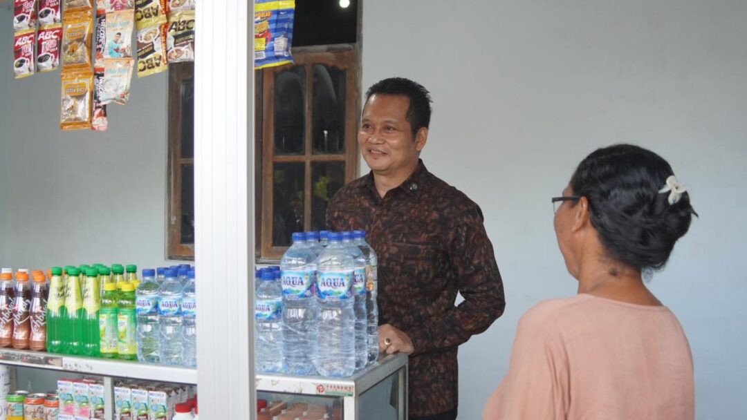 Resmikan Bedah Warung, Bupati Kembang Apresiasi BUMDesma Asta Buana Sejahtera