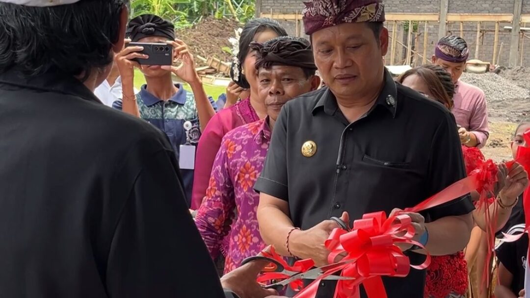 Resmikan PW Paramartha Widya Kumara, Bupati Kembang: Tanamkan Adat Dan Budaya Dresta Bali Sejak Dini