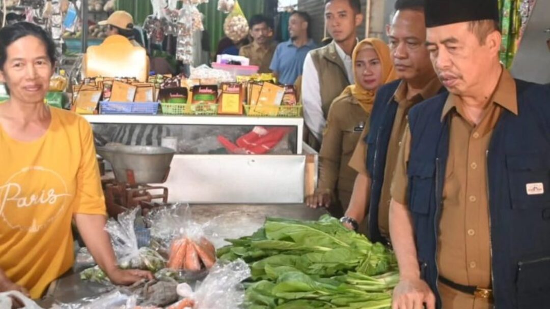 Pantau Harga Jelang Lebaran, Bupati Madiun Sidak Pasar Hingga Gudang Logistik