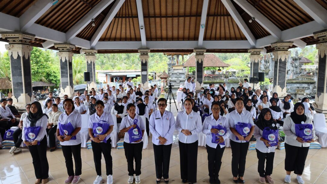 Sinergi Provinsi Dan Kabupaten: Aksi “Membina Dan Berbagi” Di Pekutatan Fokus Tingkatkan Kapasitas Kader Posyandu Dan Kesejahteraan Masyarakat