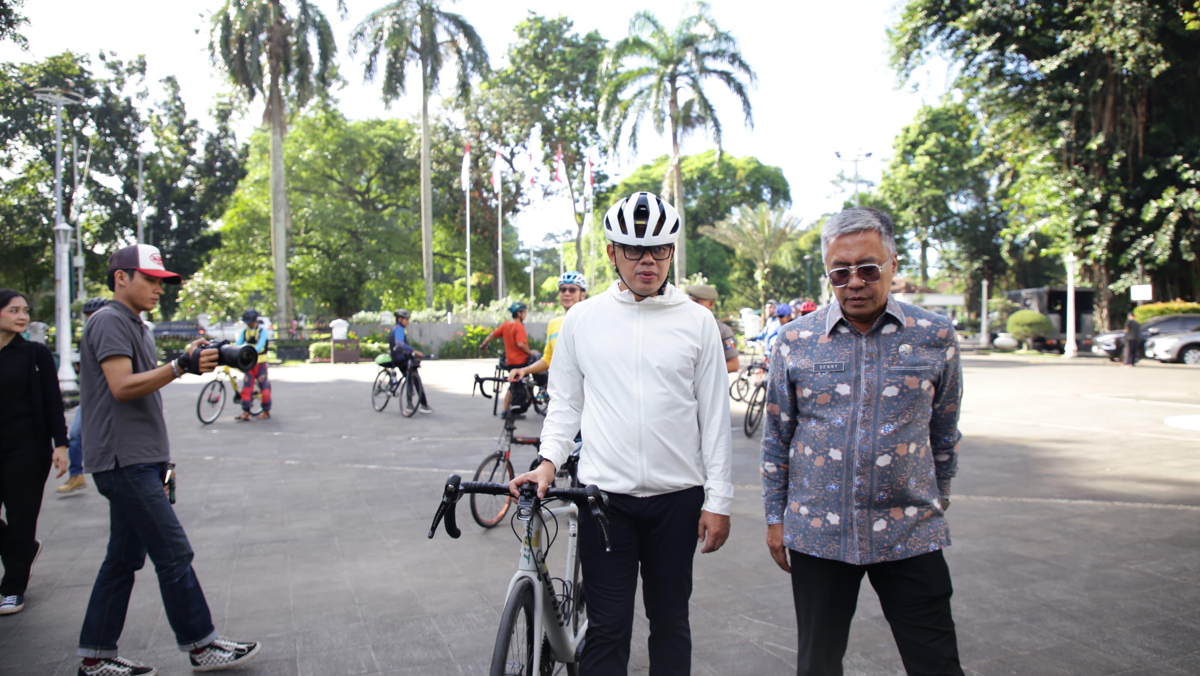 Tinjau WFH di Kota Bogor, Wamendagri Bima Apresiasi Pengawasan Digital ASN