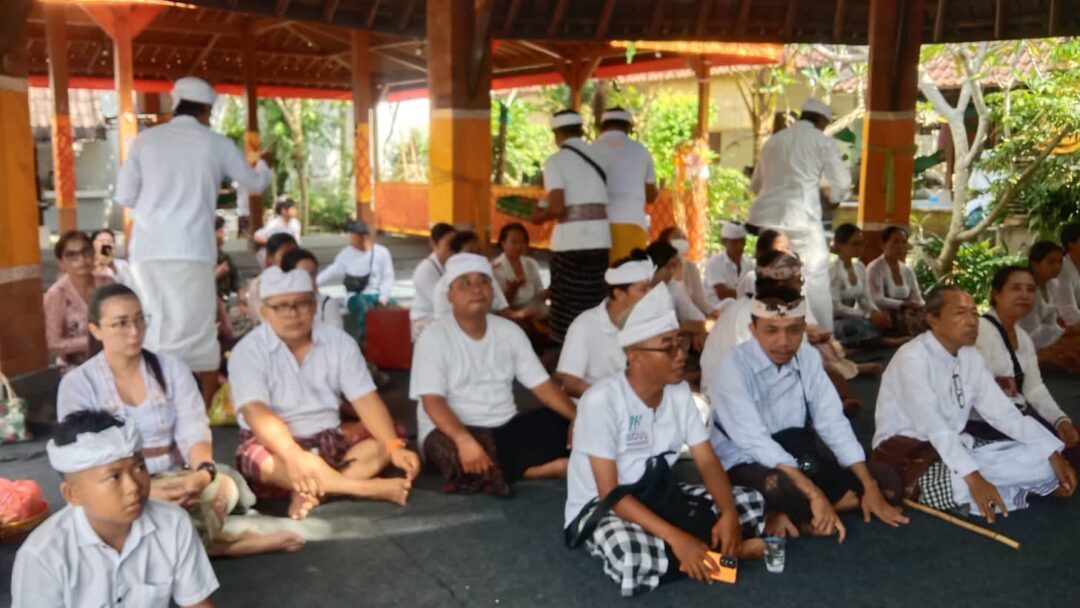 Khidmat! 34 Warga se-Bali Ikuti Upacara Mebayuh Tebasan Gering di Mambal Badung