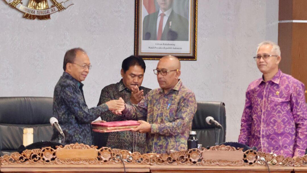 Seluruh Fraksi DPRD Bali Apresiasi Raperda Tata Kelola Usaha Pariwisata Berkualitas, Pajak Daerah dan Retribusi