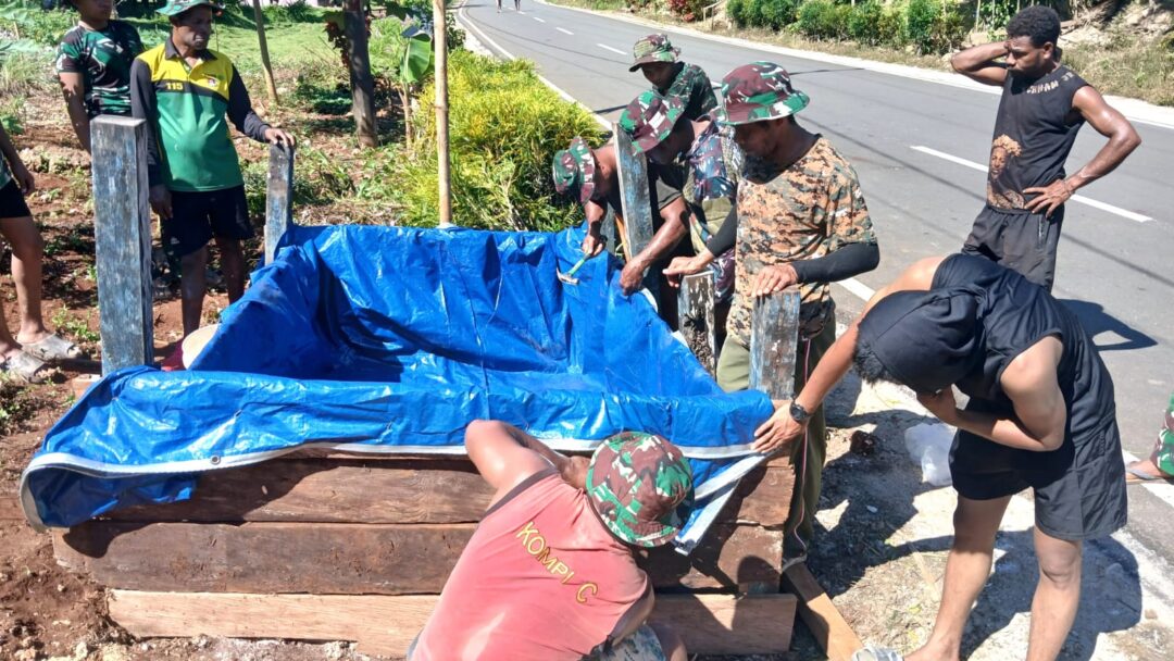 Semangat Tak Surut, Satgas TMMD Biak Siapkan Bak Air untuk Dukung Pembangunan Rumah
