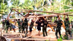 Progres Meningkat, Rangka Tiang Rumah TMMD di Sansundi Mulai Terpasang