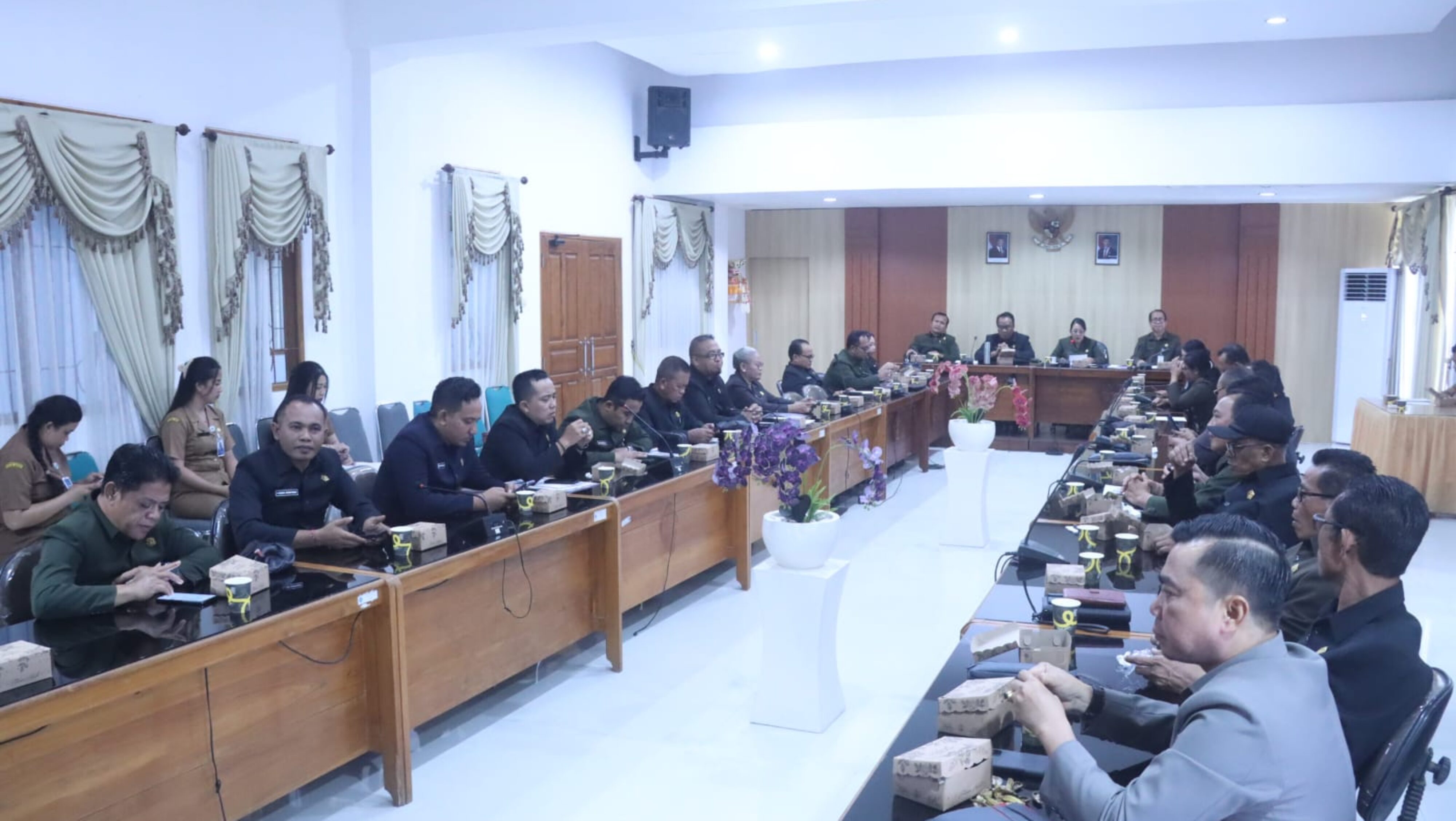 Rapat Paripurna DPRD Jembrana Bahas Rekomendasi Banmus Terkait LKPJ 2025