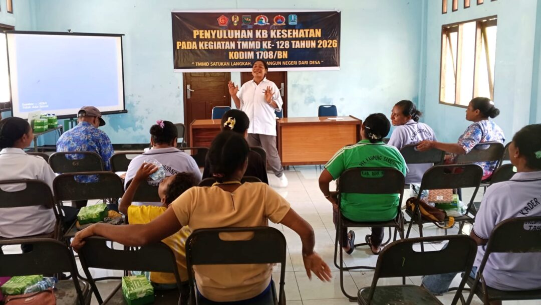 Dorong Keluarga Berkualitas, TMMD Ke-128 Kodim 1708/BN Gelar Penyuluhan KB di Sansundi