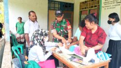 Babinsa Numfor Dampingi Nakes Gelar Posyandu Balita di Pyefuri