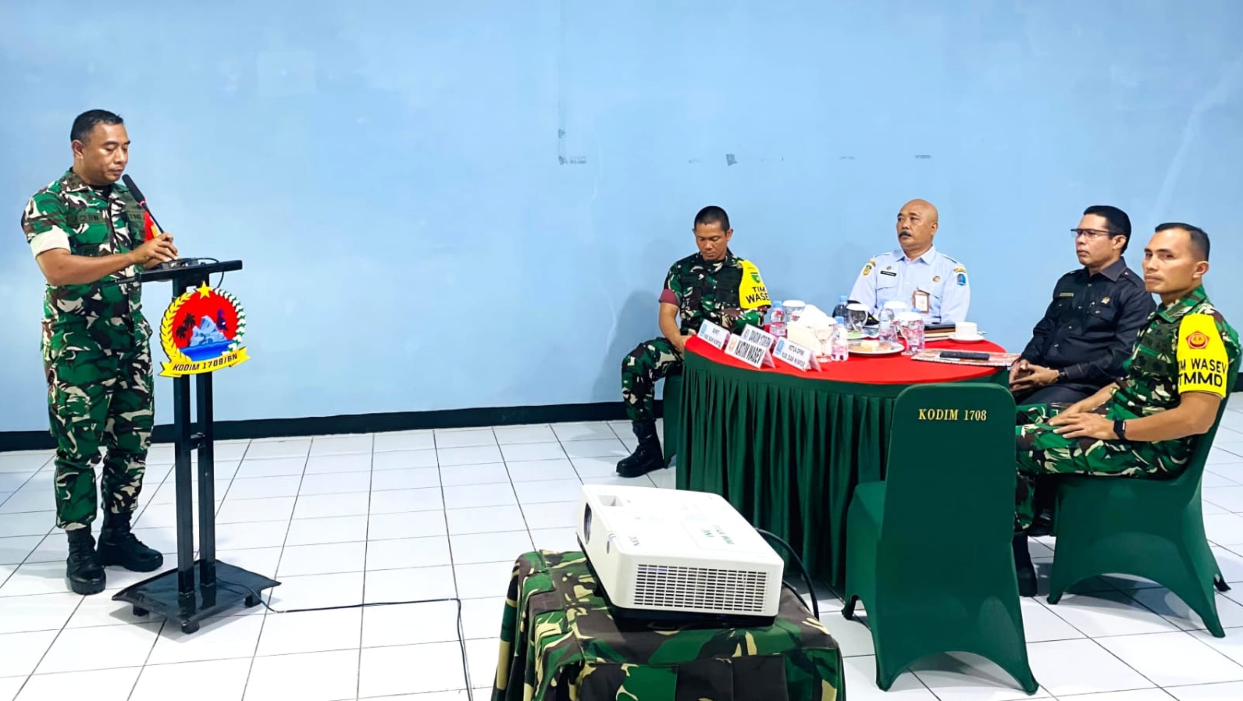 Tim Wasev Terima Paparan Progres TMMD ke-128 Kodim 1708/BN di Distrik Bondifuar