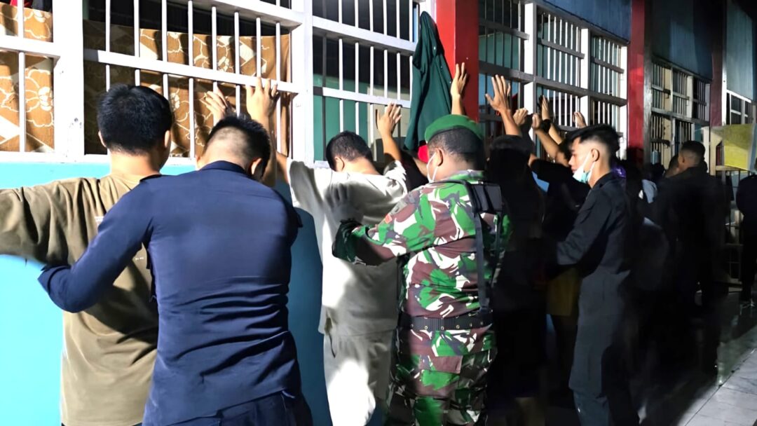 Babinsa Biak Kota Dukung Razia Lapas Cegah Peredaran Barang Terlarang