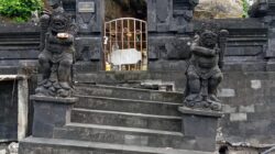 Abrasi di Rambutsiwi Jembrana Kian Parah, Bangunan Pura Tirta Nyaris Ambruk!