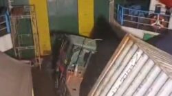 Dihantam Gelombang Tinggi, 5 Truk Bermuatan Beras Senggolan di Atas KMP Agung Samudra IX